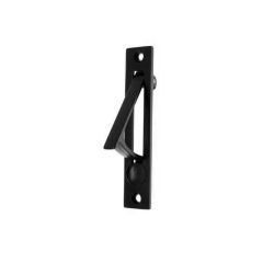 Edge pull handle for pocket door